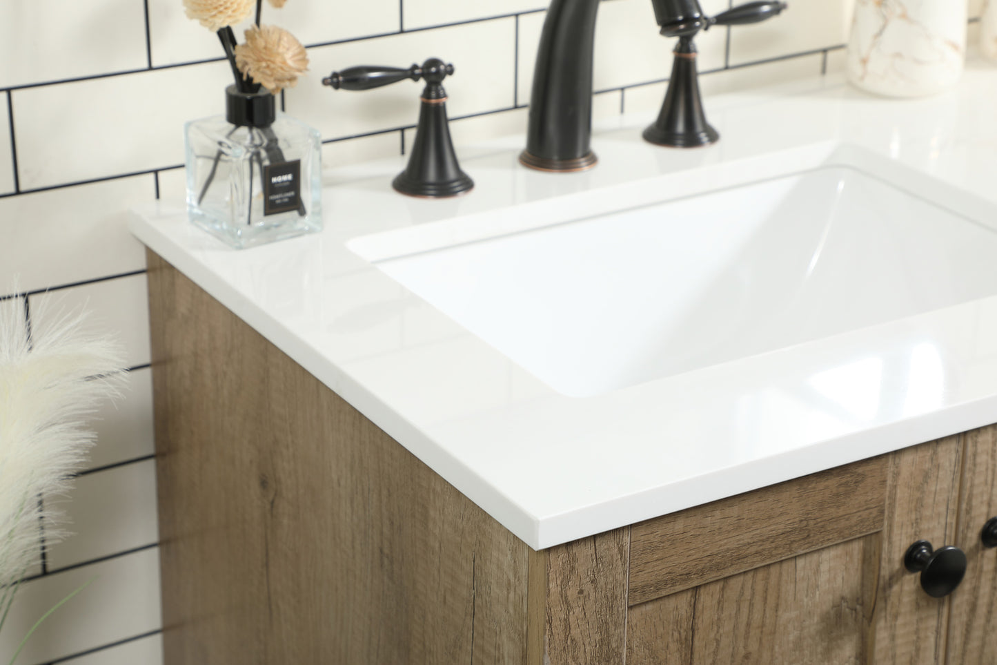 32 inch Single bathroom vanity in natural oak VF2832NT