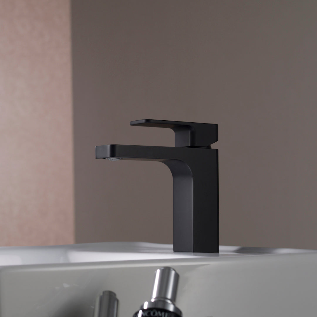 Single Handle Lavatory Faucet – Matte Black - F01 118